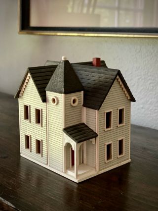 Vintage G&m Gudgel Miniature House,  Tan,  1983,  Signed & Numbered,  1:144 Scale