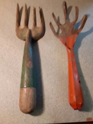 Vintage - 2 Metal Hand Garden Tools