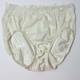 Vintage Olga Beige Lace Famous Panties 100 Nylon Silky Sissy Sz 6 Style 23913