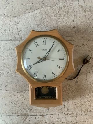 Vintage / Mcm United Solid Wood Wall Hanging Clock With Pendulum Model 59