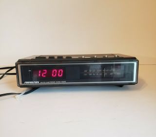 Soundesign Alarm Clock Vintage 3691 - (c) Am Fm Radio Alarm -