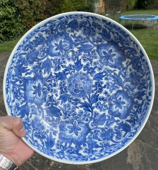 A Large 17th Century Kangxi Period Chinese Blue And White Plate