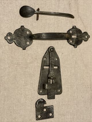 Vintage Cast Iron Thumb Latch Door Handle 8 3/4 " Complete W/privacy Lock