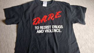 Vintage D.  A.  R.  E.  Dare To Resist Drugs And Violence T - Shirt Size Small