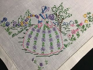 Vintage Linen Hand Embroidered Tray Cloth Crinoline Lady/garden Floral
