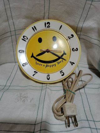 Vintage Retro Yellow Smiley Face Have A Happy Day Plastic Wall Clock Plug In