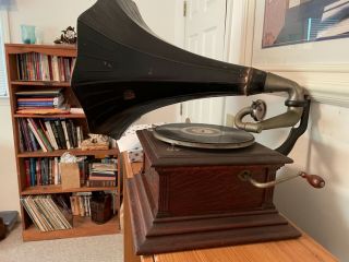 victrola phonograph with horn,  antique 2