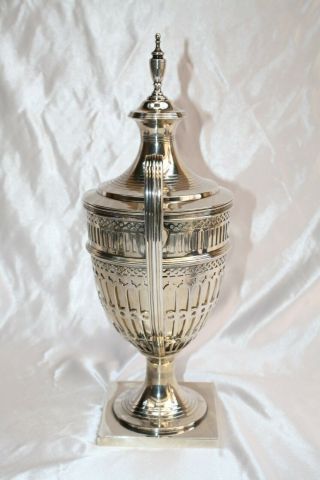 MAGNIFICENT TIFFANY & CO STERLING SILVER URN WITH TOP ' TROPHY ' 4