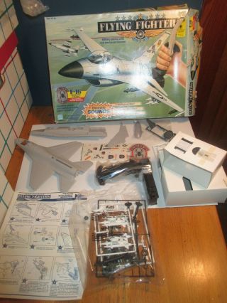 1989 Vintage Hasbro Flying Fighters F - 16 Fighting Falcon Some