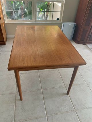 Vintage Danish Modern Mid Century Teak Dining Table.  Extendable from 4.  5 ' to 8 ' 5