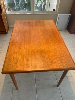 Vintage Danish Modern Mid Century Teak Dining Table.  Extendable from 4.  5 ' to 8 ' 6