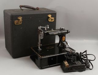 Rare 1921 Antique Singer 24 - 80 Chain Stitch Sewing Machine W/ Case & Accessories