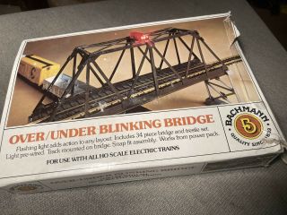 Bachmann Over / Under Blinking Bridge 46222 Ho Scale