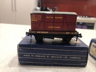 HORNBY DUBLO 2x Low Sided Wagons With Containers 1x Meat,  1x Furniture,  Boxed 3