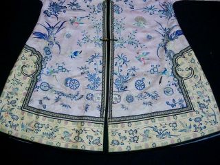 A ANTIQUE CHINESE EMBROIDERED LAVENDER GROUND SILK JACKET ROBE 5