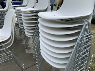 8x Herman Miller Charles Eames Plastic Shell Chairs White & 8x Vintage H - Bases