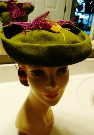 Vintage 1930s/40s Green Wool Tilt Top Hat W/gold And Burgundy Feathers 696
