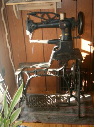 Vintage Singer 29 - 4 Industrial Cobbler Leather Treadle Sewing Machine /