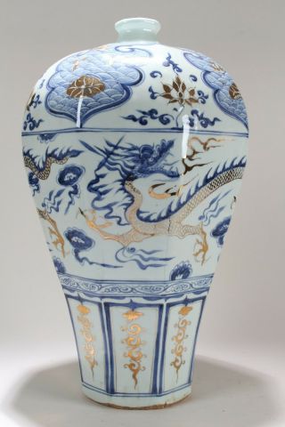 A Chinese Dragon - Decorating Detailed Blue And White Porcelain Fortune Vase