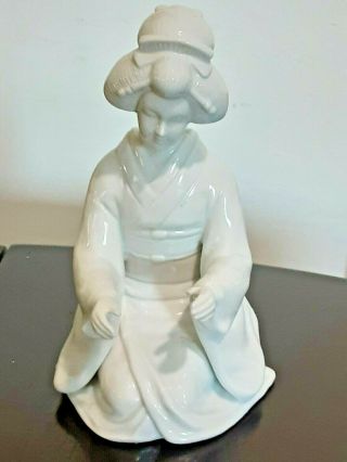 Vintage Japanese Asian Woman / Porcelain Ceramic Statue Figurine 6 1/2 " White