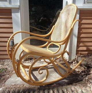 1930s Made In Poland Thonet Bentwood Rocking Chair No.  10 With Blonde Finish