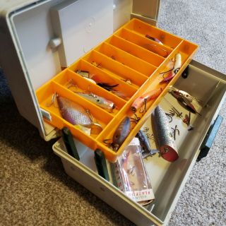Vintage Rebel 510 Tackle Box with 18 Lures Thin Fin Brook ' s No 4 and flatfish 2