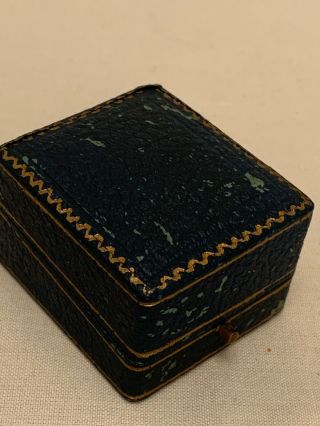X - X Antique Unique Leather Jewelry Box For Ring With Gold Rim