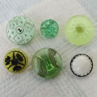 Assortment Of 6 Vintage And Antique Uranium Glass Buttons