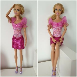 2011 Barbie Blonde Tan Doll With Clothes & Shoes