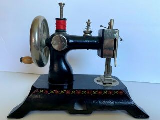 Antique 1920 ' s Muller German Full Bodied Chain Drive Toy Sewing Machine 2
