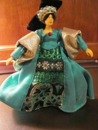 Peggy Nisbet Doll House Miniature,  Queen Ann Boleyn,  M932 Gold Tag,  6 ",  W/box
