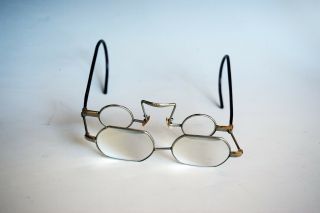 A Antique Magnifier Eyeglasses
