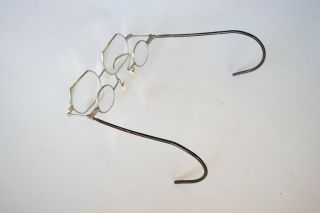 A antique magnifier Eyeglasses 2