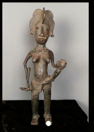 Old Tribal Large Bronze Tikar Maternity Figure With Hoe - - Cameroon Bn 1
