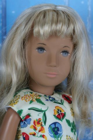 Vintage Sasha Doll 1969 Blonde Girl In Fantastic Unplayed,  Gold Tag