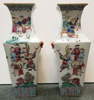 Circa 1910 Chinese Famille Rose Porcelain Warrior Motifs Club - Form Vases