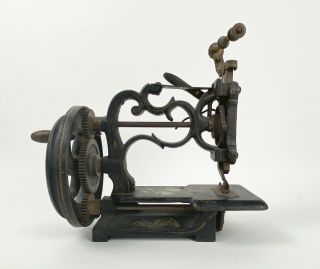 1860s Antique Cast Hand Crank Sewing Machine Nettleton Raymond Brattleboro,  VT?? 4