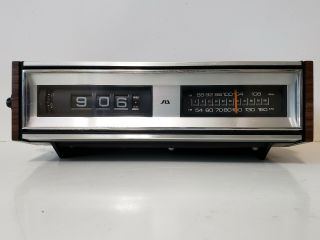 Collectible Vintage Am/fm/flip (disc Rolling) Clock Radio Soundesign 3450