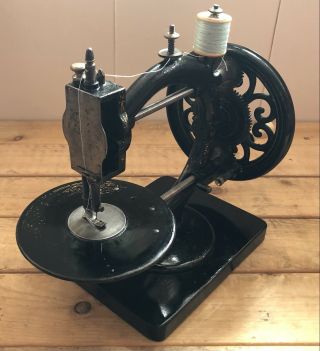 Antique Wanzer Time Utilizer Highly Collectable Sewing Machine.