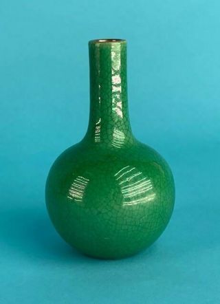Antique Chinese Apple Green Glazed Crackle Porcelain Vase 19th Century Celadon