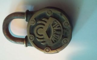 Antique Vintage Royal Brass Round Padlock Lock Made In Usa (no Key)