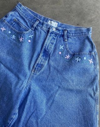 Vintage 90s High Waisted Flower Light Wash Denim Mom Shorts Size 14