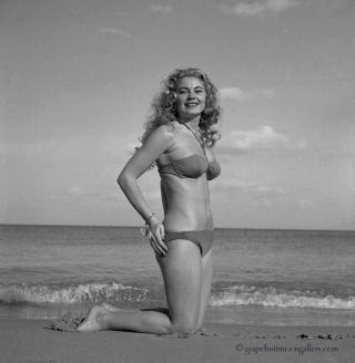 Bunny Yeager 1950s Pin - Up Camera Negative Pretty Bathing Beauty Nadine Ducas Nr