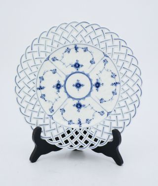 An Antique Serving Dish 1097 - Blue Fluted - Royal Copenhagen - Full Lace