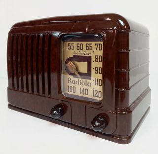 Old Antique Bakelite Radiola Vintage Tube Radio - Restored & Table Top