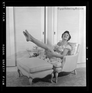 Bunny Yeager 1950s Camera Pin - up Negative Photograph Pretty Model Leg Show Pose 2