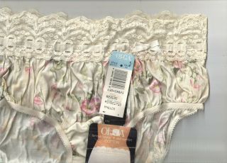 Vintage Olga 1713 Secret Hug Fashion Scoops Cotton Half Pant 5 In A Floral Print