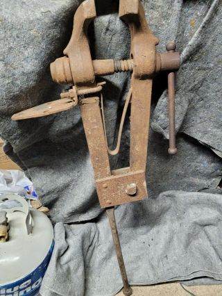 Vintage Blacksmith Columbian Post Vise Antique Farm Tool 5 1/2 " Jaw
