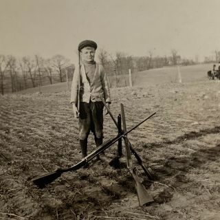 Antique Vintage B&w Snapshot Photo Little Boy On Farm Rifle Gun Hunting Firearms