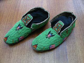 Antique Northern Plains (sioux?) Bead Decorated Moccasins,  Ca.  1890 Top